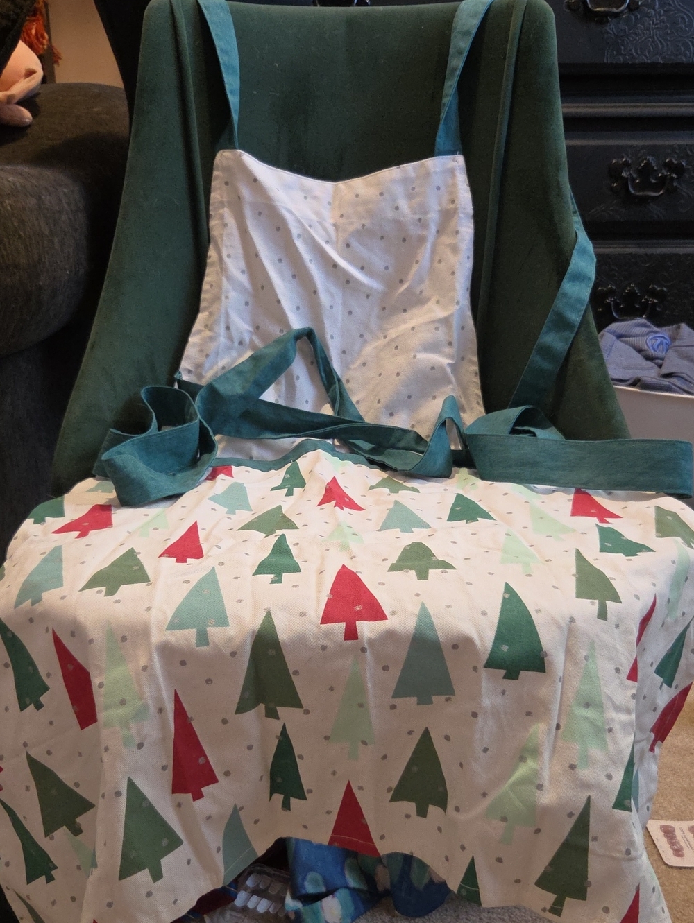 100% cotton Novelty Festive Apron
